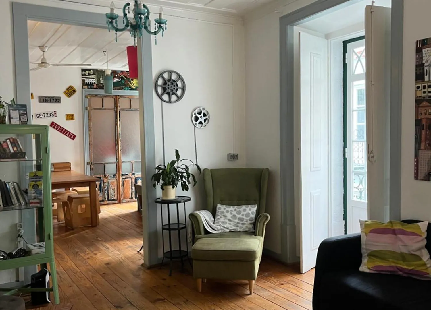 Alface Hall Hostel & Bar contacts